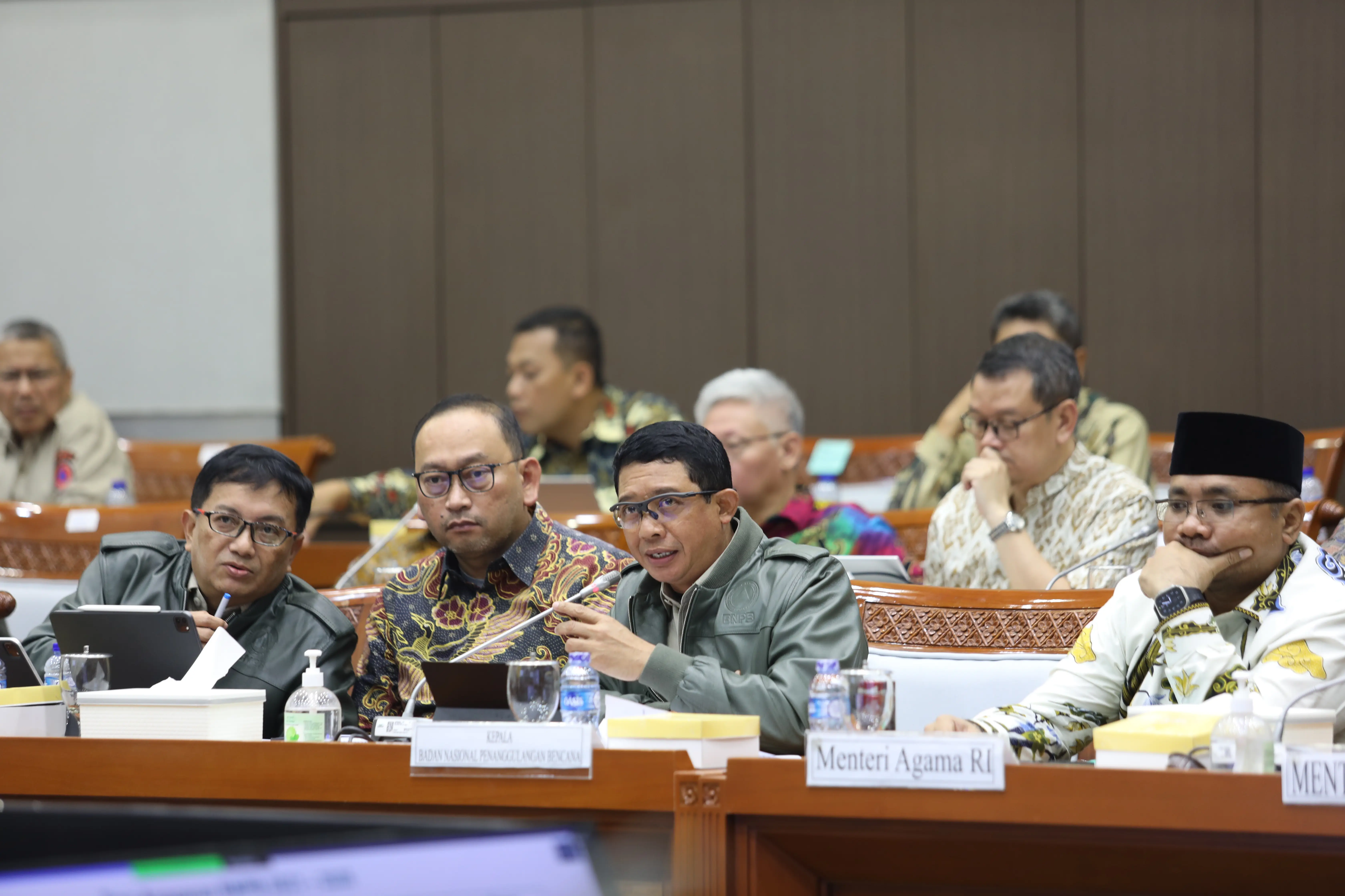 Pada rapat kerja tersebut, Kepala BNPB memaparkan tentang usulan Rancangan Anggaran Pendapatan dan Belanja Negara (RAPBN) BNPB Tahun 2025 dan sejumlah isu aktual di bidang penanggulangan bencana di tanah air. 